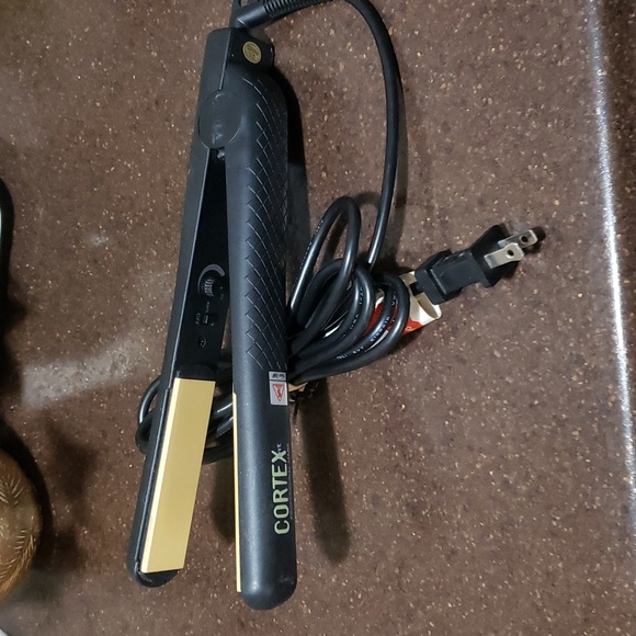 CORTEX PROFESSIONAL MARK FLAT IRON. SALON QUALITY WITH ERGONOMIC DESIGN - - Picture 3 of 3